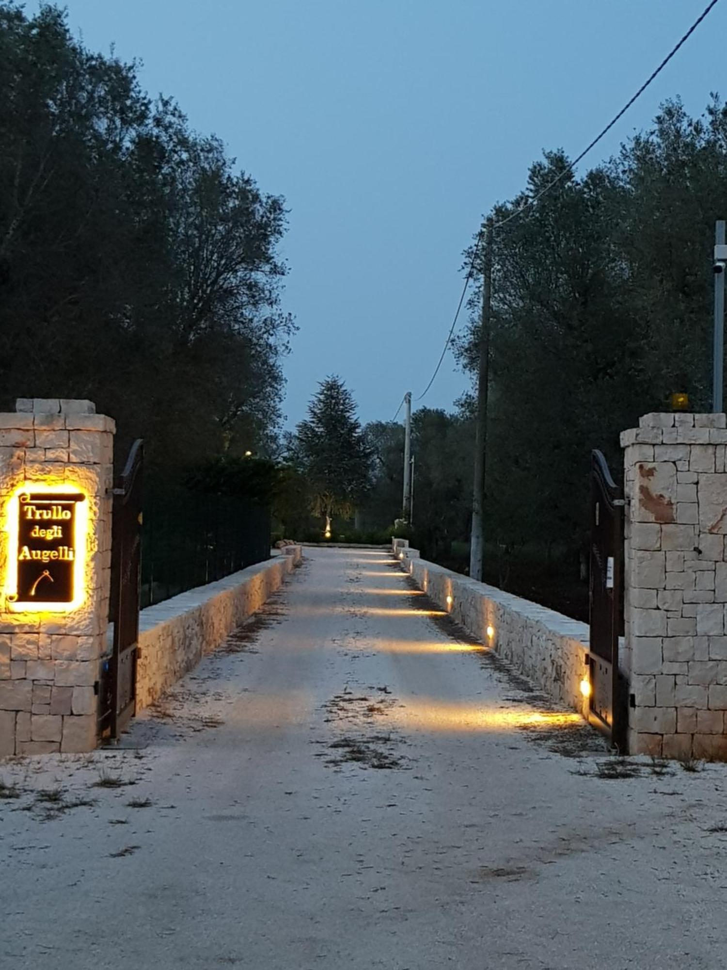 Trullo Degli Augelli Pensionat San Michele Salentino Eksteriør billede